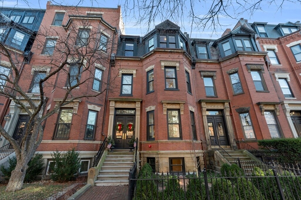 352 Marlborough St in Boston, MA - Building Photo