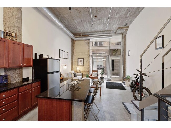 property at 521 S 7th St