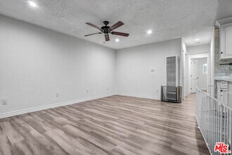 3265 Santa Fe Ave in Long Beach, CA - Building Photo - Building Photo
