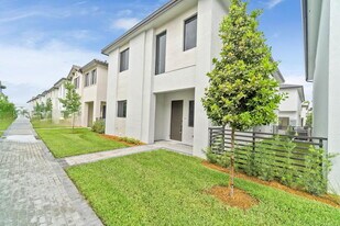 4330 NW 80th Ct in Doral, FL - Building Photo