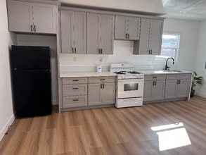 6120 California Ave in Long Beach, CA - Building Photo - Building Photo