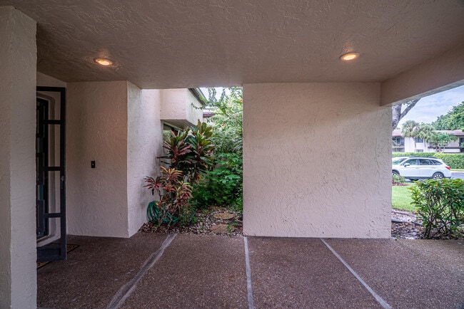 8410 Cypress Ln in Boca Raton, FL - Building Photo - Building Photo