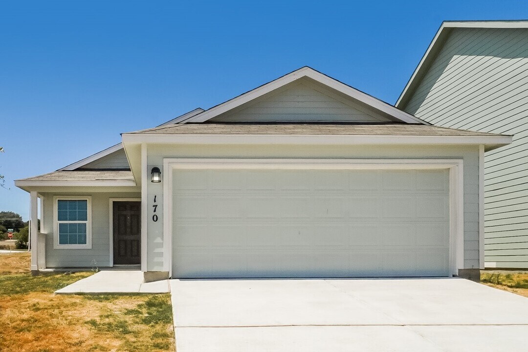 170 Pasadena Pl in New Braunfels, TX - Building Photo