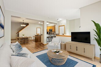 13840 54th Ave N in Minneapolis, MN - Foto de edificio - Building Photo