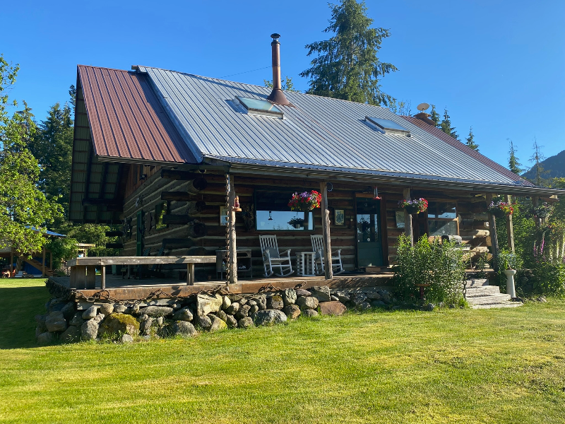 1 Mountain Loop Hwy in Granite Falls, WA - Building Photo