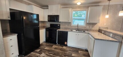 5425 Valley Dr in Bettendorf, IA - Building Photo - Building Photo