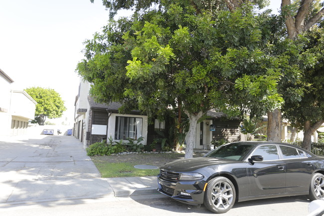 7941 Moonshadow Cir in Huntington Beach, CA - Building Photo - Building Photo