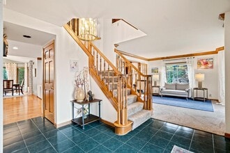 N53W16142 Waldens Pass in Menomonee Falls, WI - Foto de edificio - Building Photo