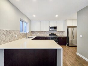 61-30 30 Ave SW in Calgary, AB - Building Photo - Building Photo