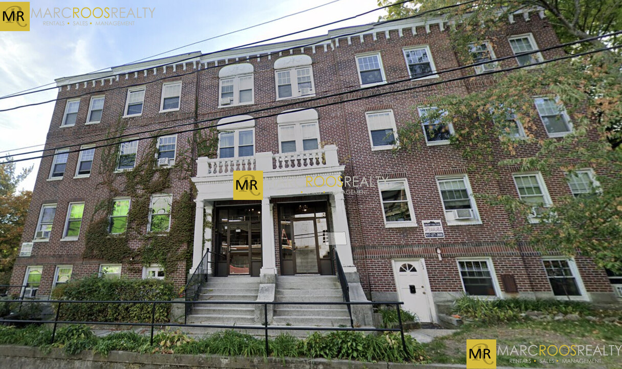 724 Washington St, Unit 1 in Brookline, MA - Foto de edificio