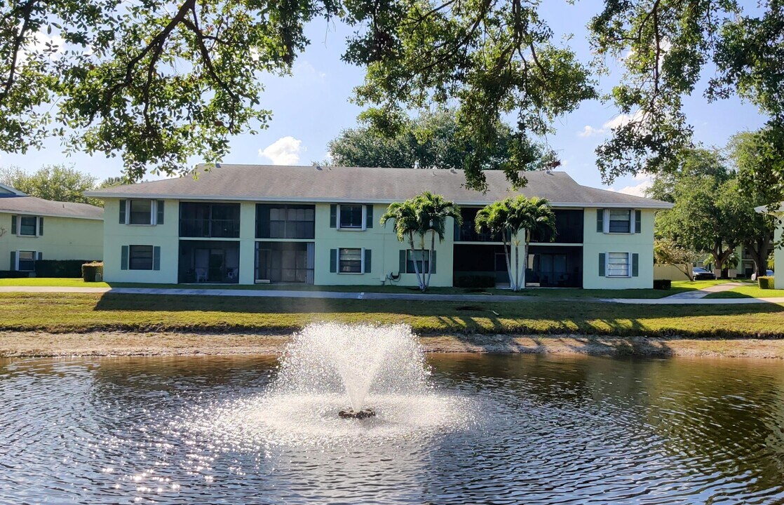 701-701 Sabal Ridge Cir in Palm Beach Gardens, FL - Building Photo