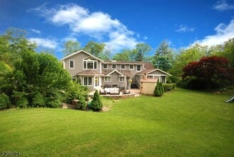 35 Evergreen Ln in Watchung, NJ - Building Photo - Building Photo