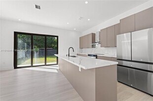 740 NW 24th Ct in Miami, FL - Building Photo