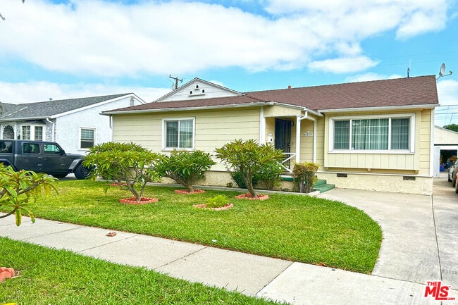 2513 Denmead St in Lakewood, CA - Building Photo - Building Photo