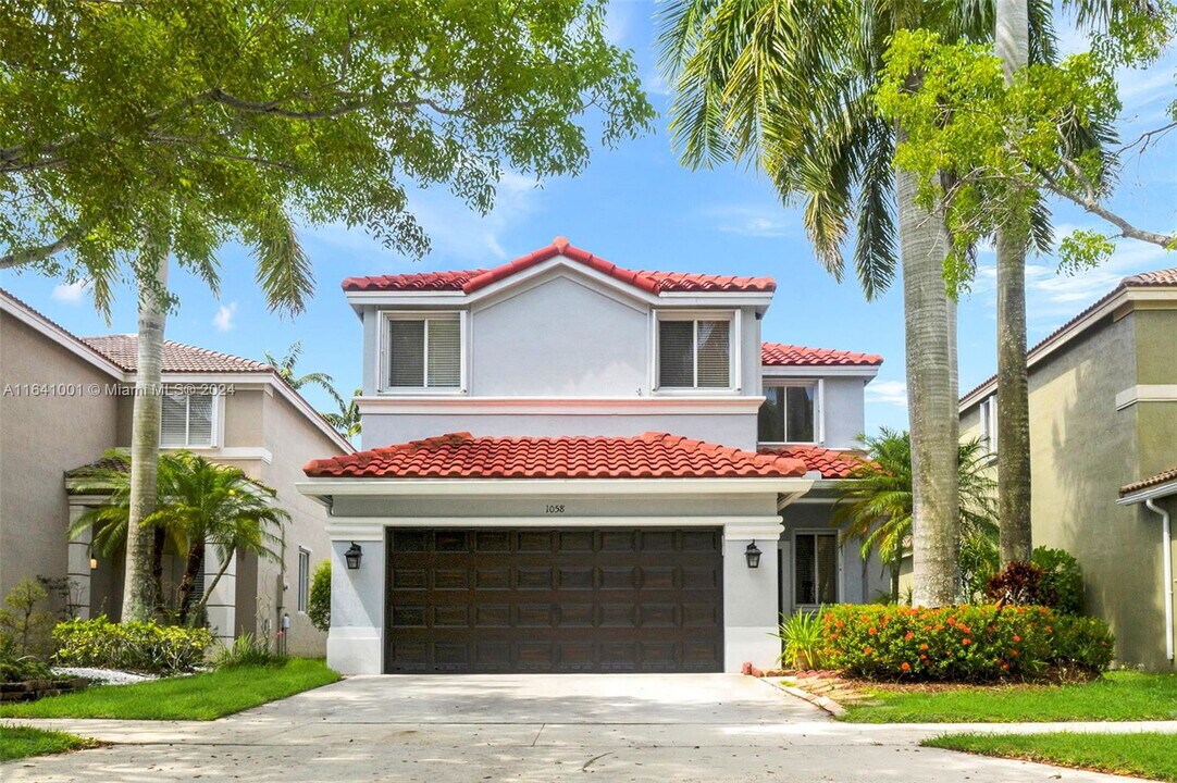 1058 Golden Cane Dr in Weston, FL - Building Photo