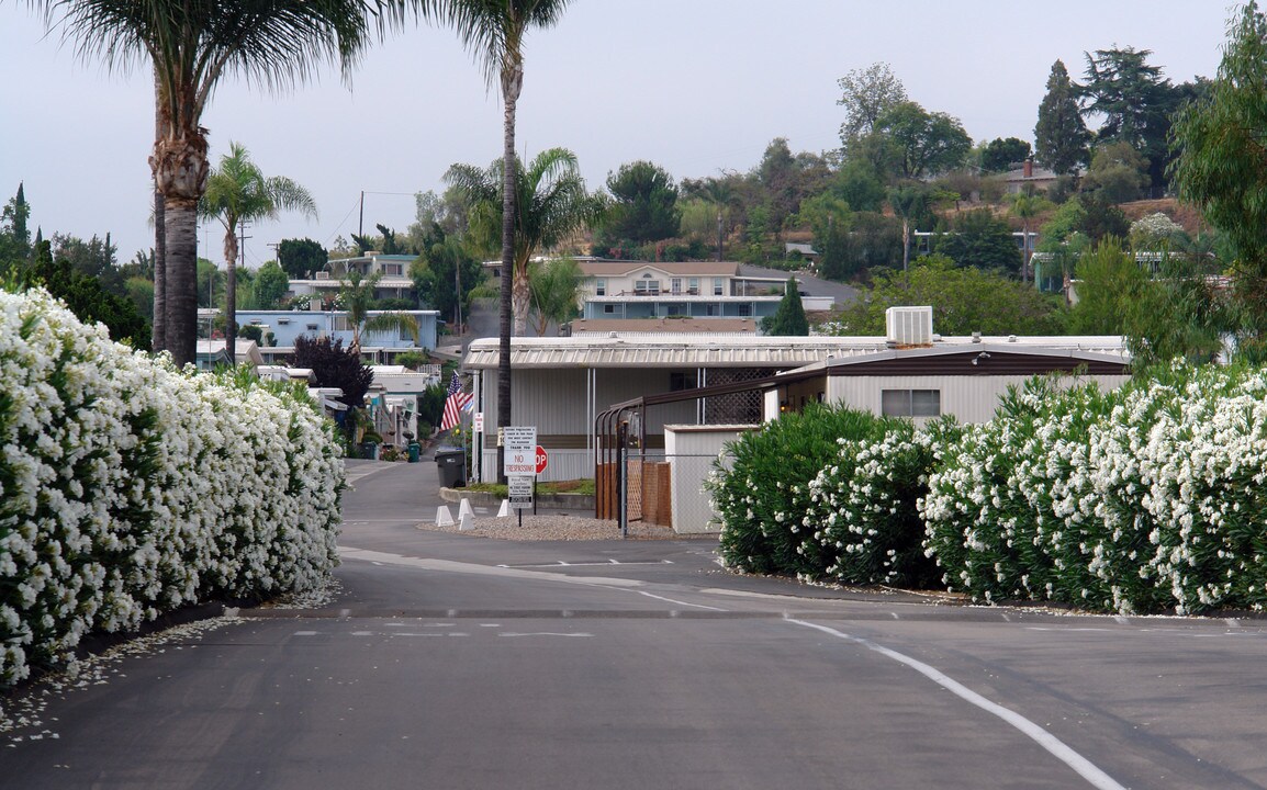 Royal View in San Diego, CA - Building Photo