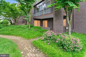 25 Stonehenge Cir in Baltimore, MD - Building Photo - Building Photo