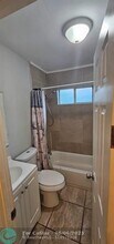 651 NE 46th Ct in Oakland Park, FL - Building Photo - Building Photo