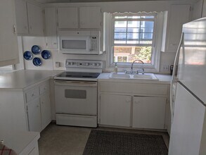 2421 Lakefront Dr in Holland, MI - Building Photo - Building Photo