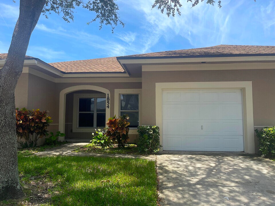 1854 Pelican Dr in Fort Pierce, FL - Building Photo