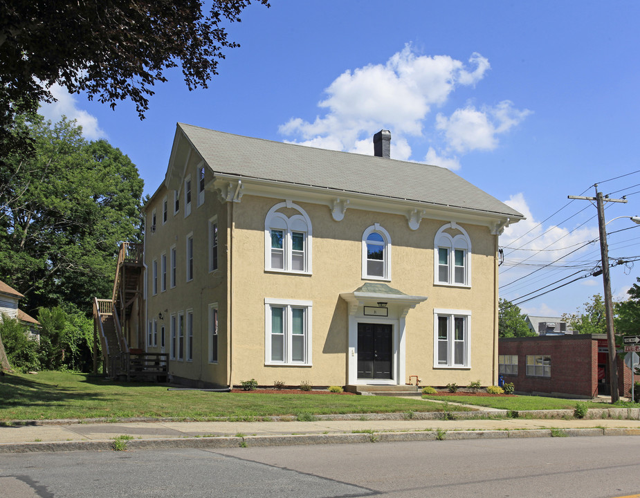 31 Congress St Apartments in Milford, MA - Foto de edificio