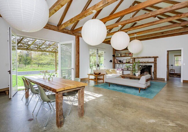 8 Mill Path in Sag Harbor, NY - Building Photo - Building Photo