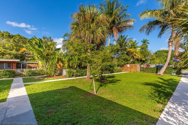 Garden Apartments in Fort Lauderdale, FL - Building Photo - Building Photo