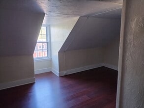 425-431 Main St, Unit 429 Main St in Hardwick, MA - Foto de edificio - Building Photo