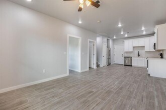 604 Kimbro St in Taylor, TX - Building Photo - Building Photo