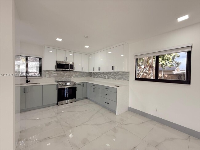 12711 SW 51st St in Miami, FL - Building Photo - Building Photo