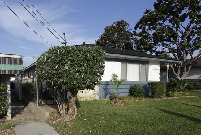 611-619 N Walnut Ave in La Habra, CA - Building Photo - Building Photo