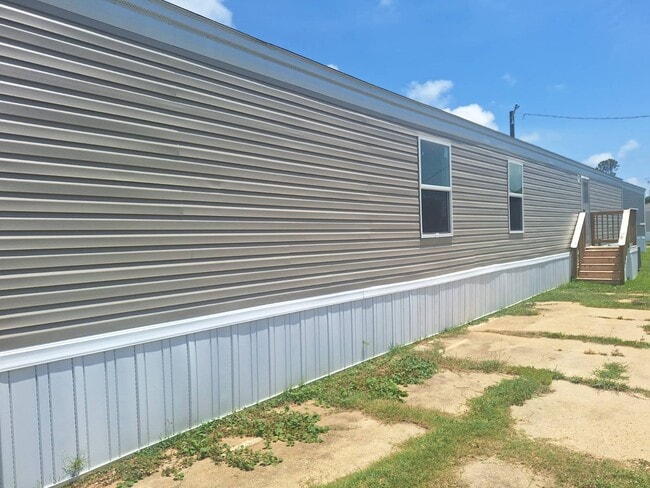 1901 Switzer Rd in Gulfport, MS - Building Photo - Building Photo