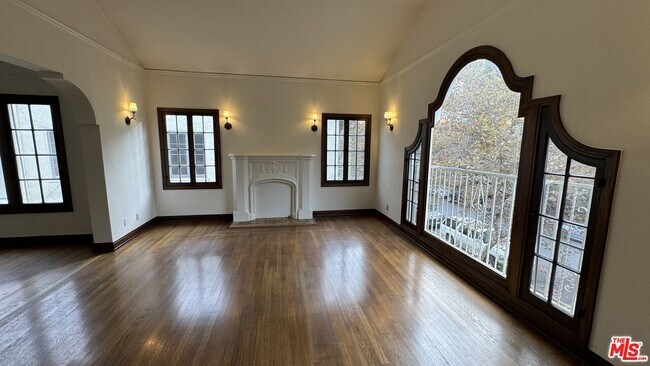 326 1/2 N Sycamore Ave in Los Angeles, CA - Building Photo - Building Photo