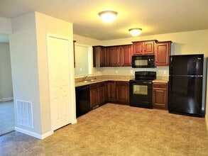 945 Woodridge Dr in Middletown, PA - Foto de edificio - Building Photo