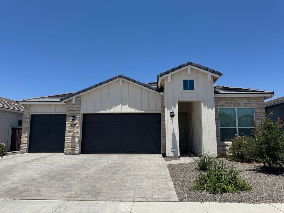 10536 W Deanna Dr in Peoria, AZ - Building Photo