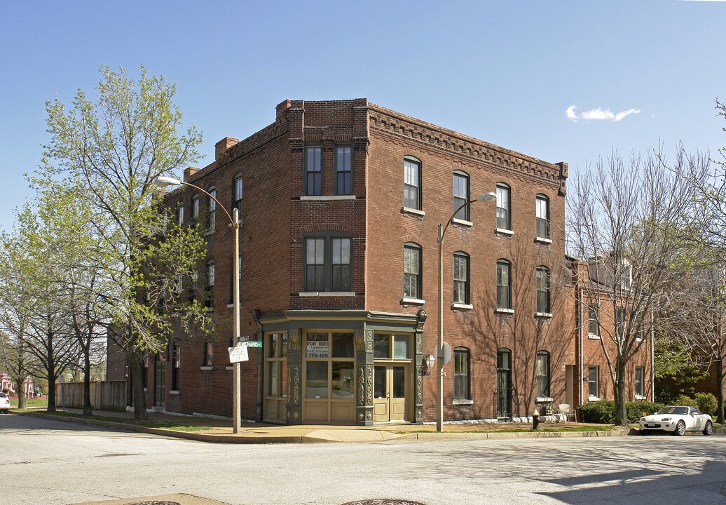 2200 Menard St in St. Louis, MO - Building Photo