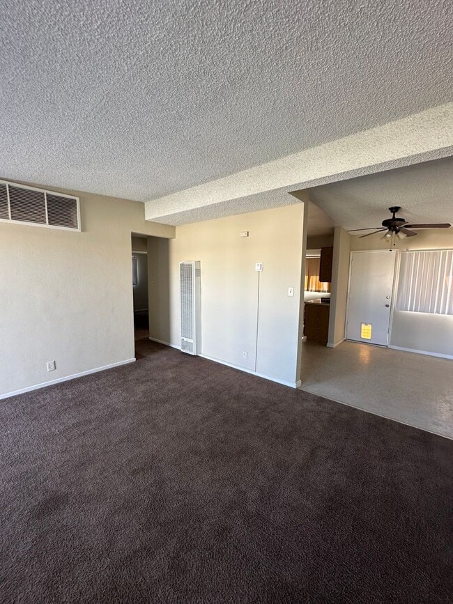 425 Palm Dr in Ridgecrest, CA - Foto de edificio - Building Photo