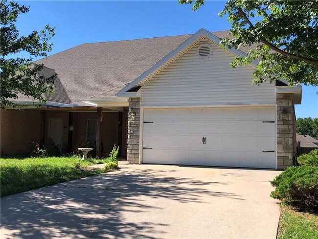 property at 3204 SW Windrift Ave