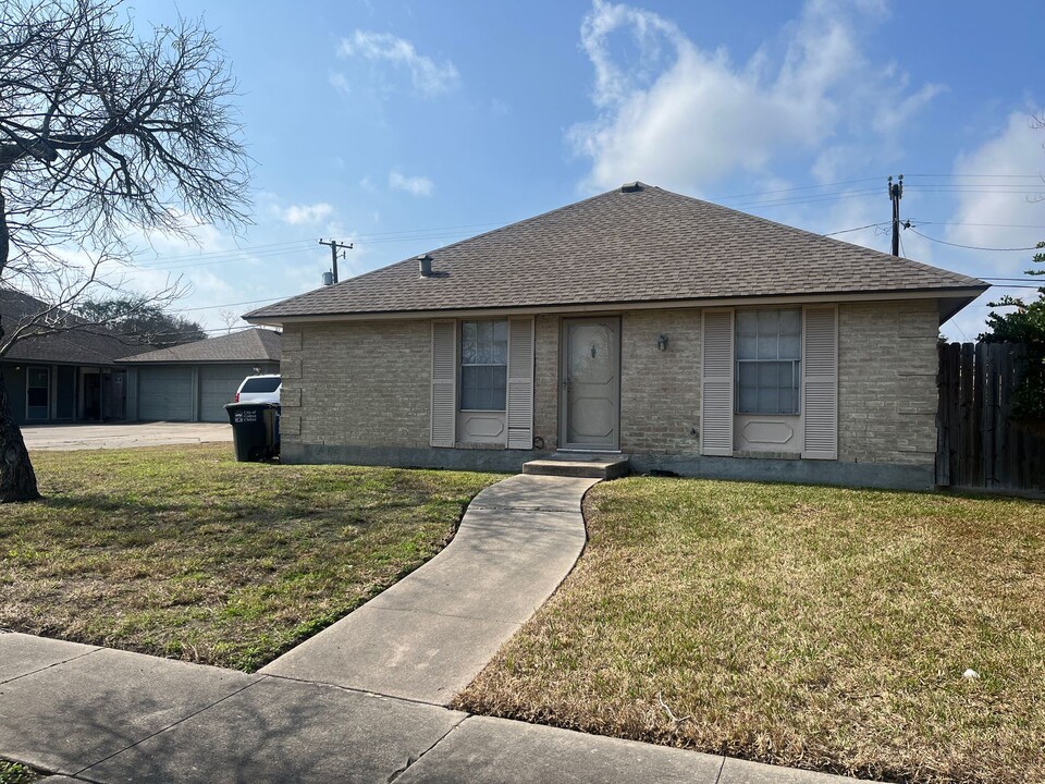 4805 Lavaca Dr in Corpus Christi, TX - Building Photo