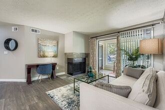 2200 Big Creek Apartments in Roswell, GA - Foto de edificio - Building Photo