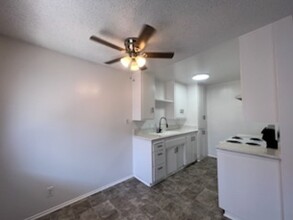 478 HUNT PK in Norwalk, CA - Foto de edificio - Interior Photo