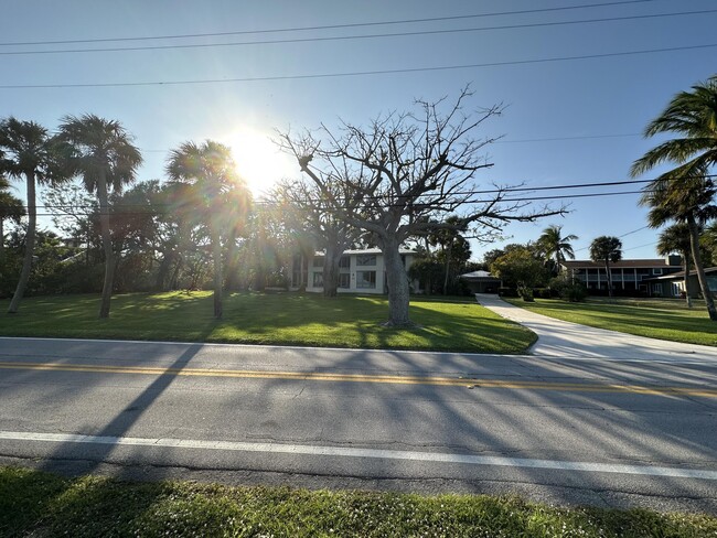 2319 S Indian River Dr in Fort Pierce, FL - Building Photo - Building Photo