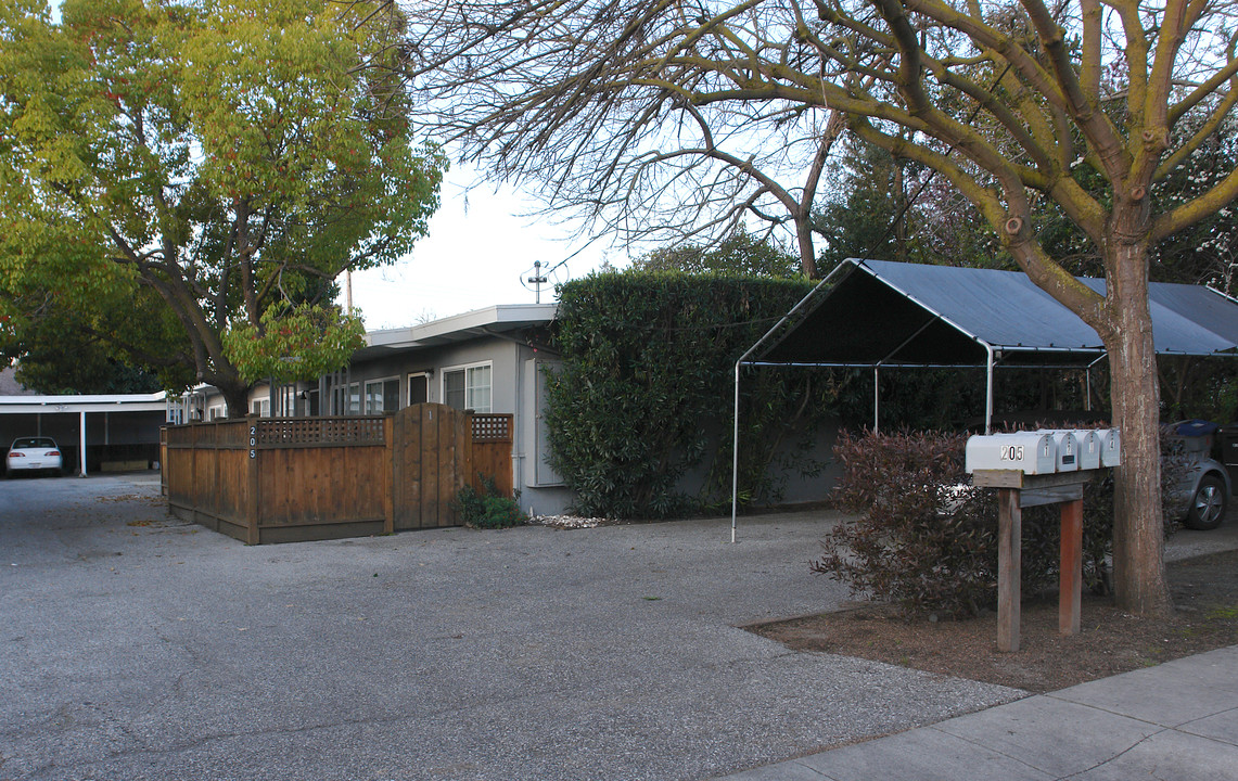 205 Murlagan Ave in Mountain View, CA - Foto de edificio