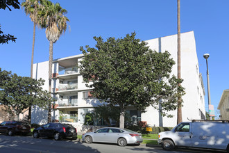 240 S Doheny Dr in Beverly Hills, CA - Building Photo - Building Photo