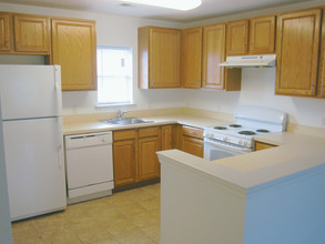 Whitney Crescent Apartments in Glassboro, NJ - Building Photo - Building Photo