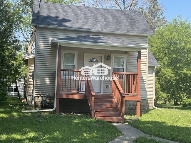 property at 206 Center Ave S