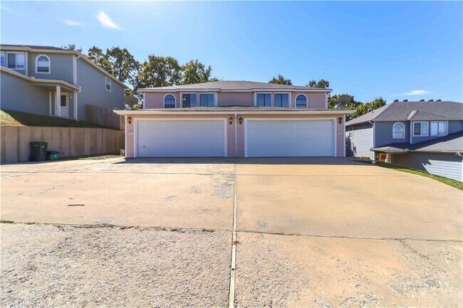 2915 E Sterling Ct in Fayetteville, AR - Building Photo - Building Photo