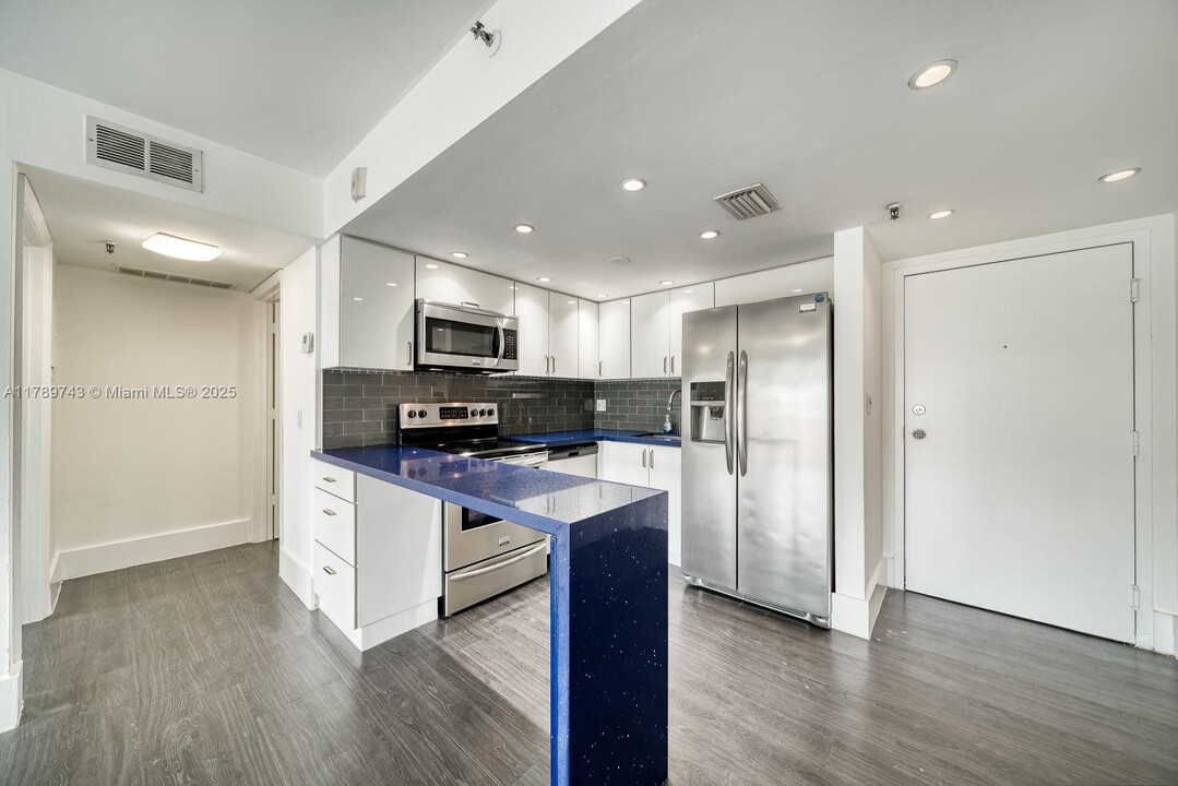 1010 NW 11th St in Miami, FL - Building Photo