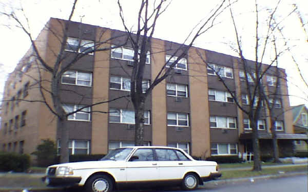 1930 W ESTES Ave in Chicago, IL - Building Photo