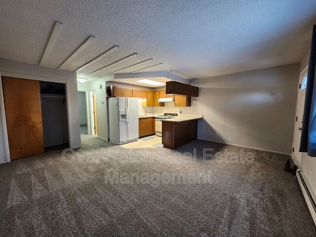 3137 Raspberry Rd in Anchorage, AK - Building Photo - Building Photo